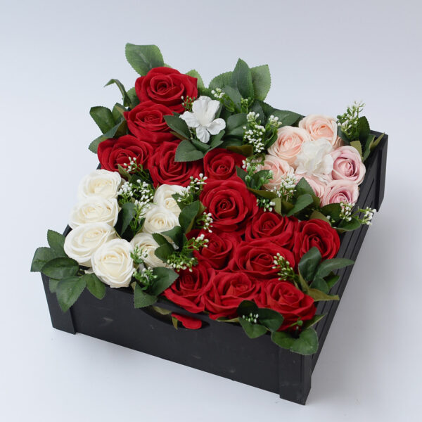 cvetni aranžman sa 4 boje ruža - dostava cveća beograd - poklondzija
