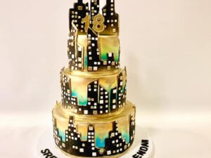 Torta za 18 rodjendan na 3 sprata u zlatnoj kominaciji sa zlatnim brojem 18 na vrhu torte.Poklondzija
