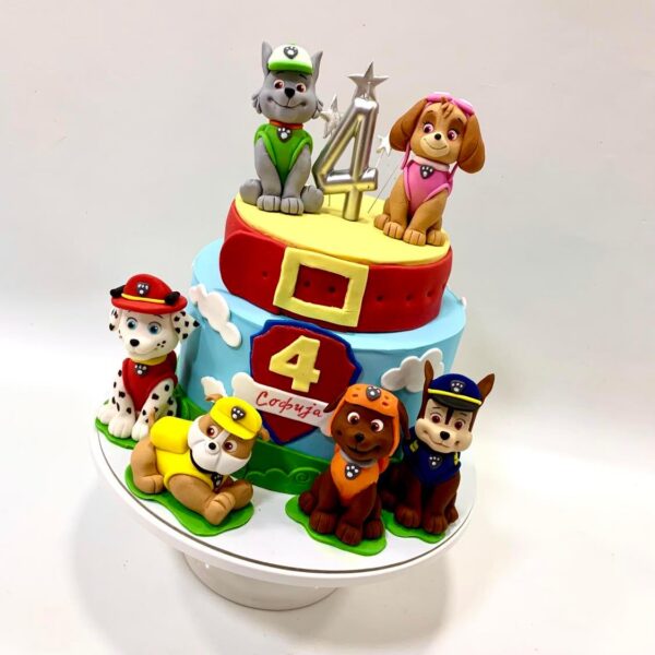 Dečija torta na 1 sprat sa figuricama glavih likova crtanog filma Patrolne Šape.Poklondzija