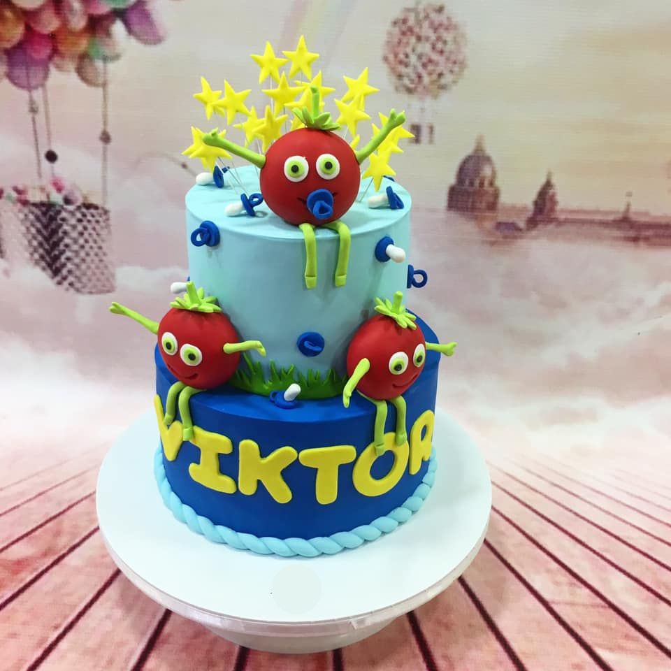 Dečija torta za dečake na 2 sprata sa 3 mala drugara paradajzića.Poklondzija