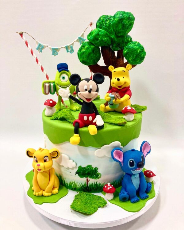 Dečija torta sa motivima najpoznatijih Disney junaka.Poklondzija