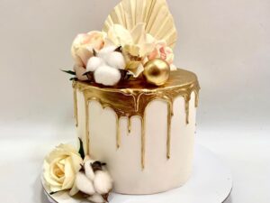 Svečana torta na 1 sprat u zlatno roze kombinaciji sa svedenom dekoracijom.Poklondzija