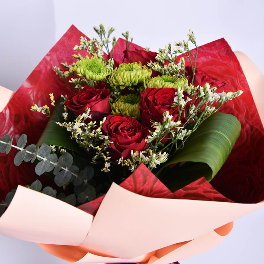 Buket od ruza i hrizantema